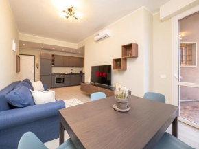 Modern 2BR with Private Balcony, Steps to Metro